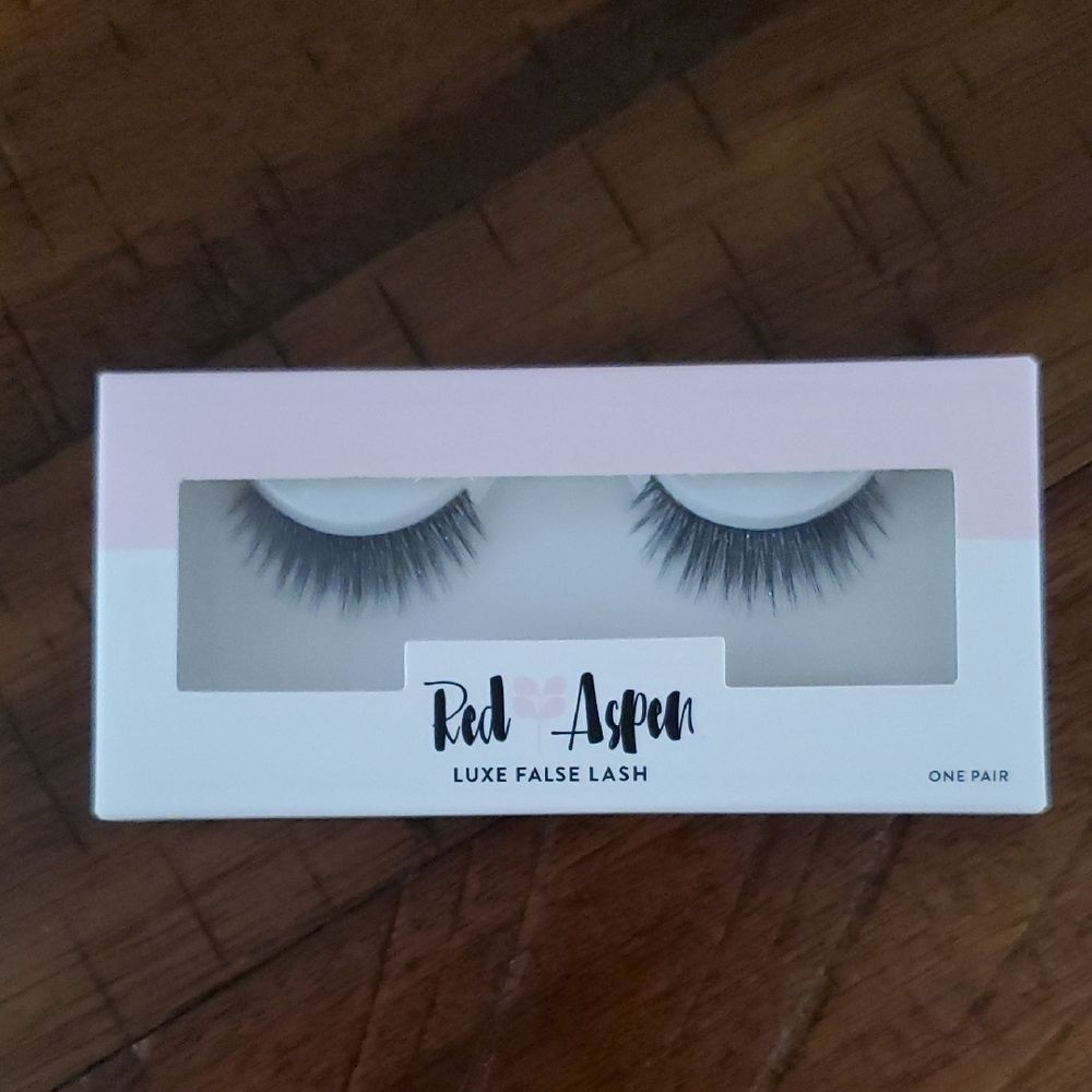 NIB Red Aspen Luxe False Lash - Andi